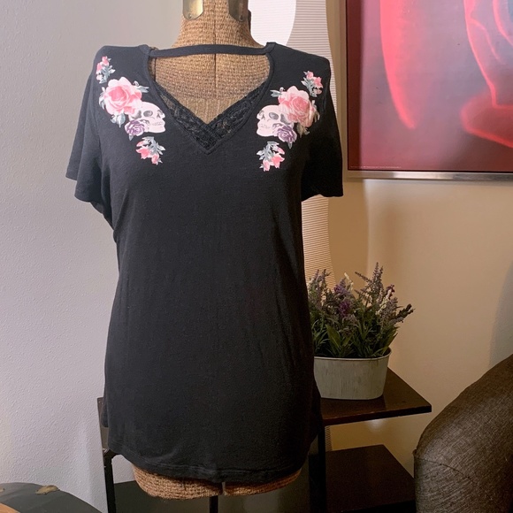 torrid Womens Skull & Roses T-shirt - Picture 4 of 7